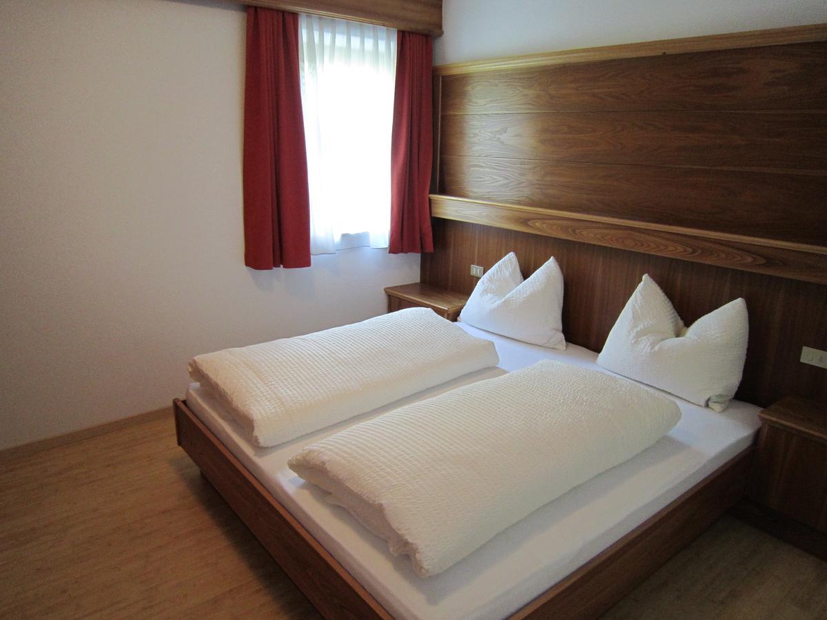 Aparthotel Garni Haus Hubertus มัลเลส เวนอสตา ภายนอก รูปภาพ