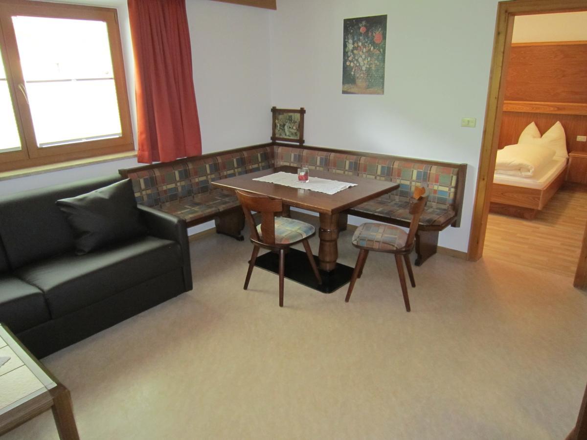 Aparthotel Garni Haus Hubertus มัลเลส เวนอสตา ภายนอก รูปภาพ